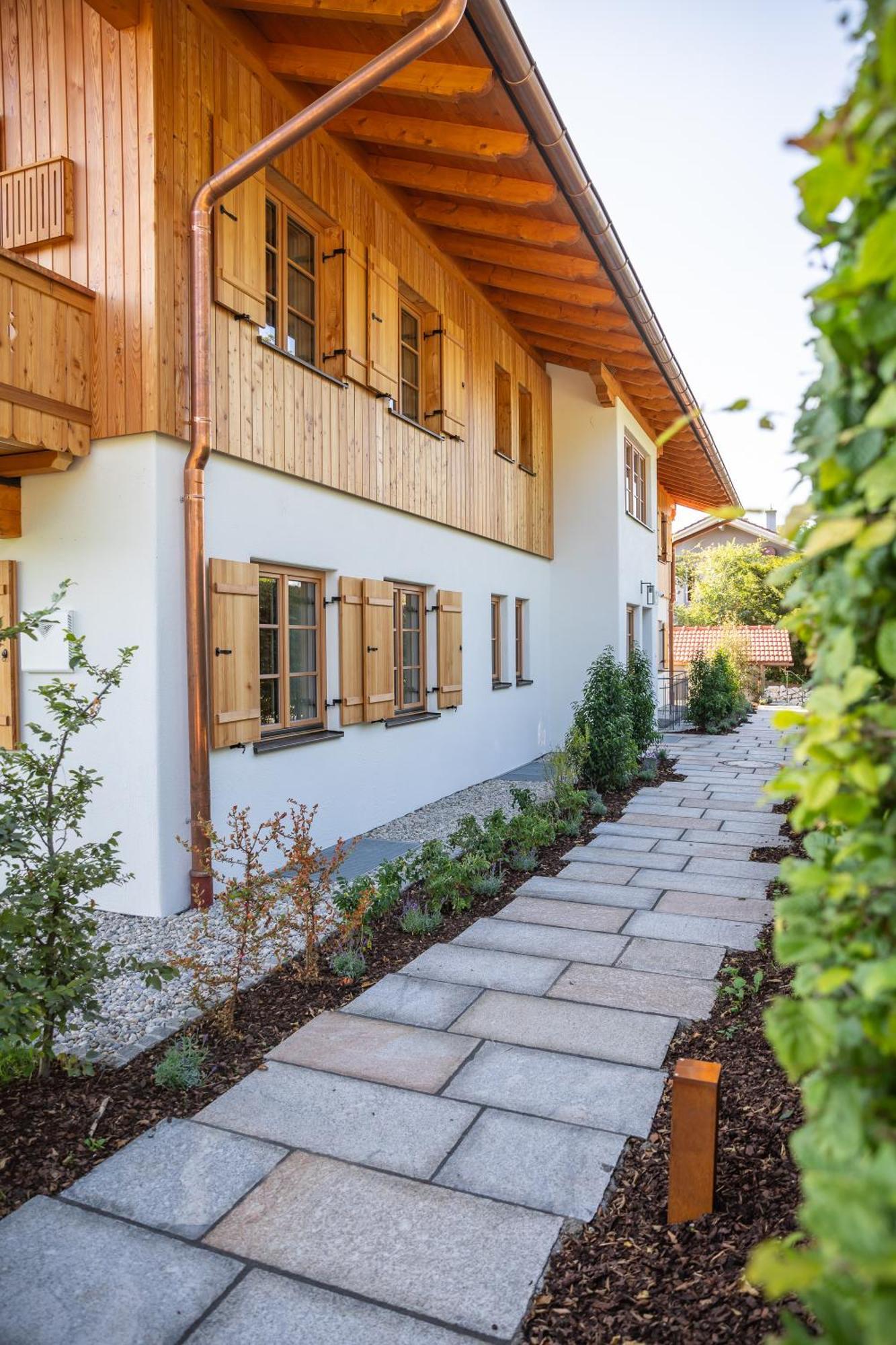 Graf Chiemo Suites - Direkt Am Chiemsee Mit Separatem Seezugang Chieming Exterior photo