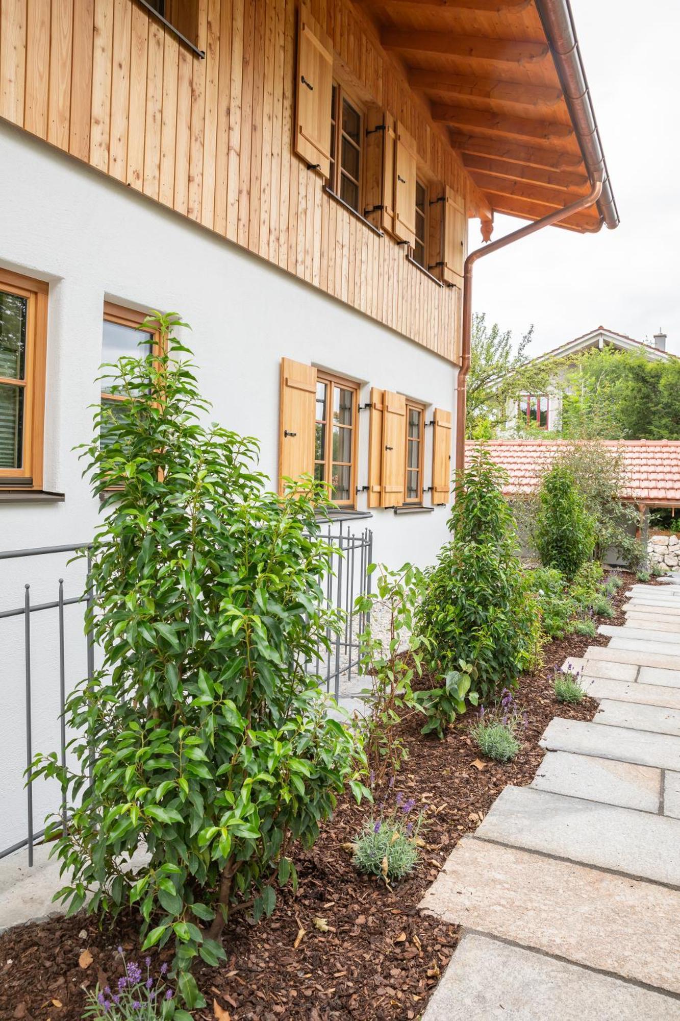 Graf Chiemo Suites - Direkt Am Chiemsee Mit Separatem Seezugang Chieming Exterior photo