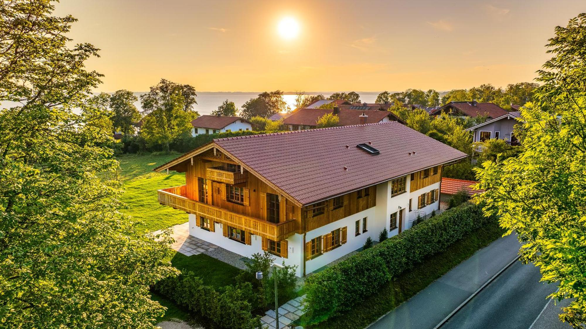 Graf Chiemo Suites - Direkt Am Chiemsee Mit Separatem Seezugang Chieming Exterior photo