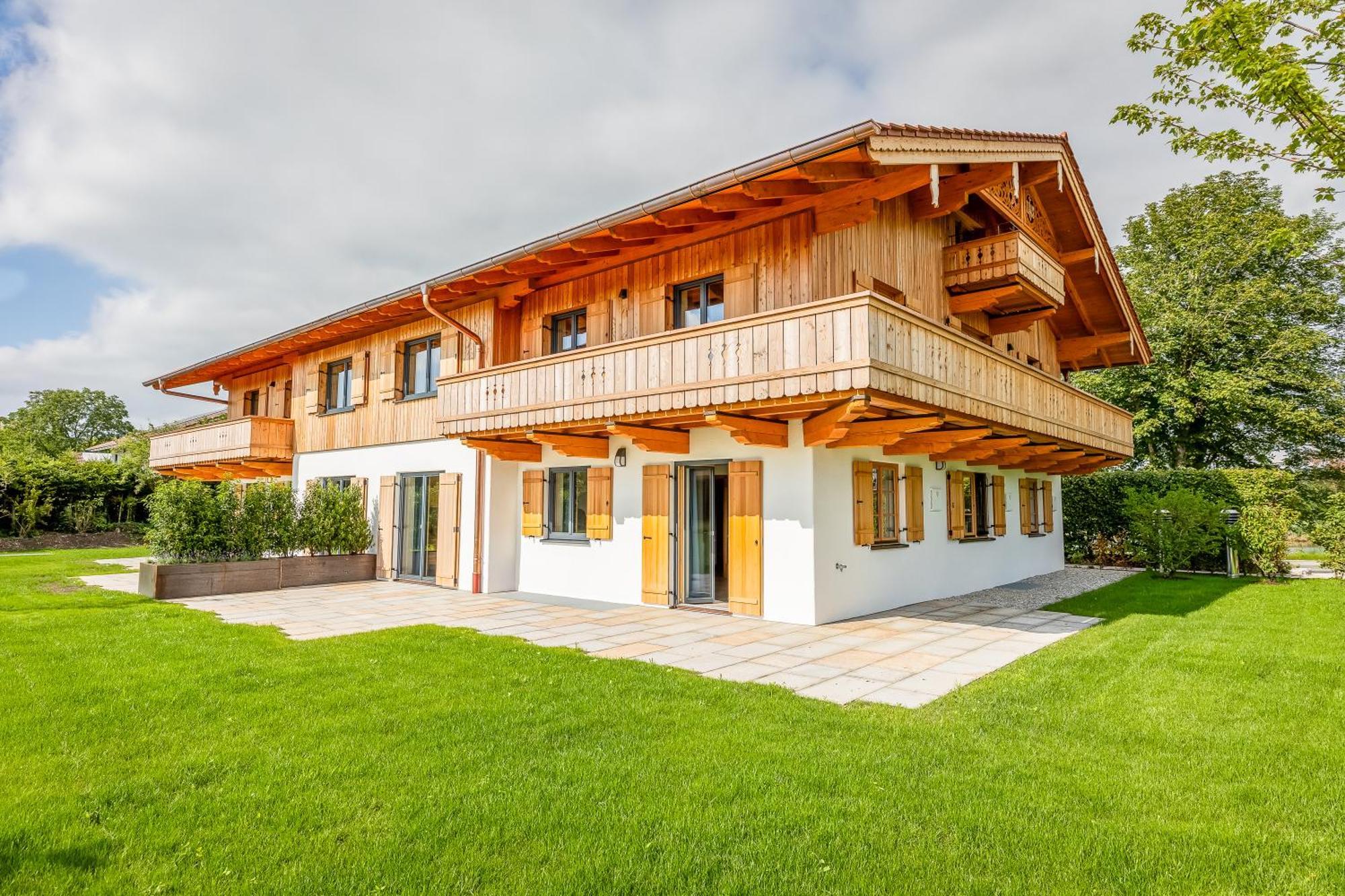 Graf Chiemo Suites - Direkt Am Chiemsee Mit Separatem Seezugang Chieming Exterior photo