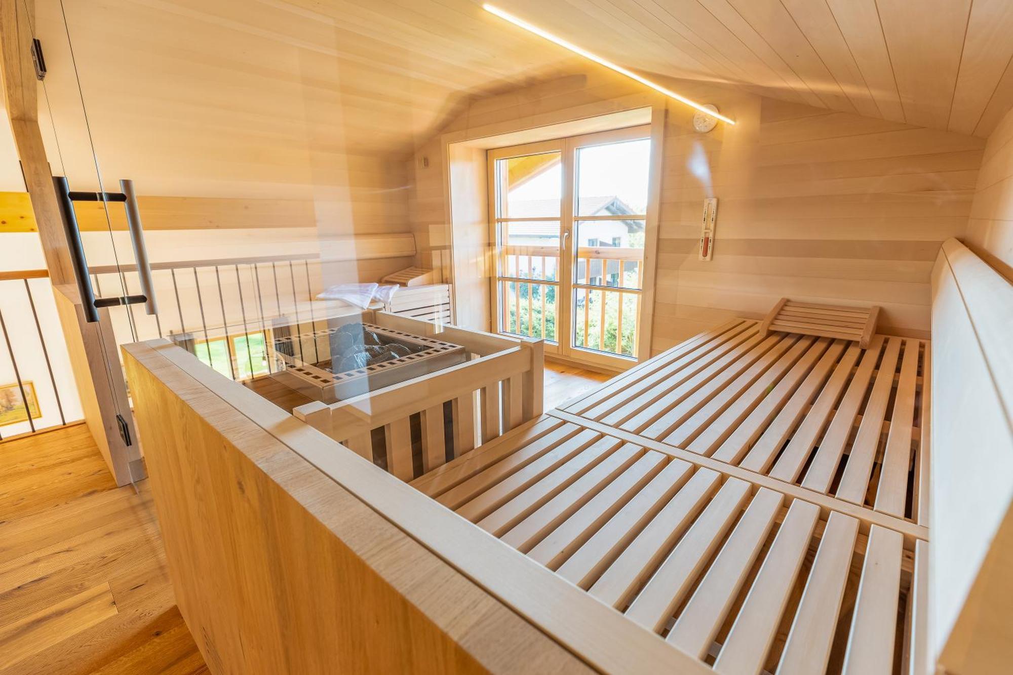 Graf Chiemo Suites - Direkt Am Chiemsee Mit Separatem Seezugang Chieming Exterior photo