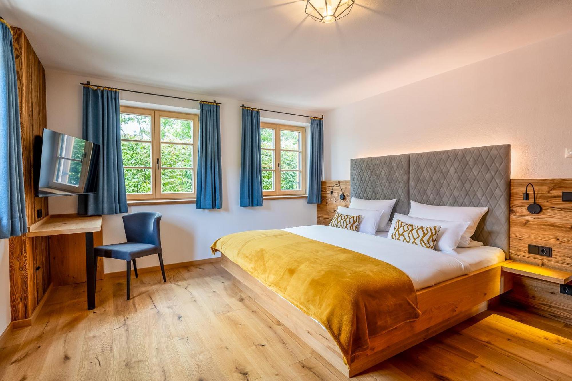 Graf Chiemo Suites - Direkt Am Chiemsee Mit Separatem Seezugang Chieming Exterior photo