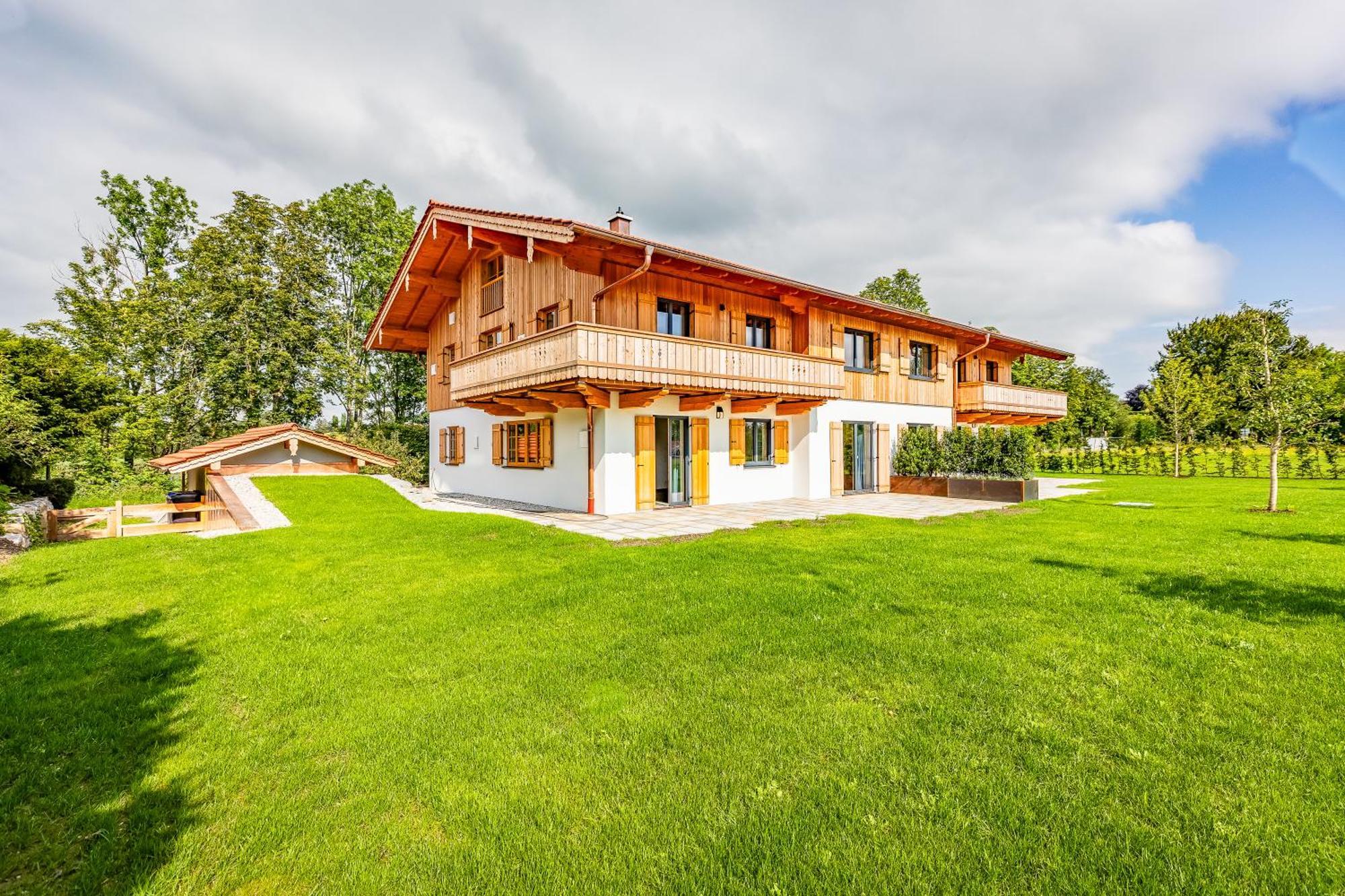 Graf Chiemo Suites - Direkt Am Chiemsee Mit Separatem Seezugang Chieming Exterior photo