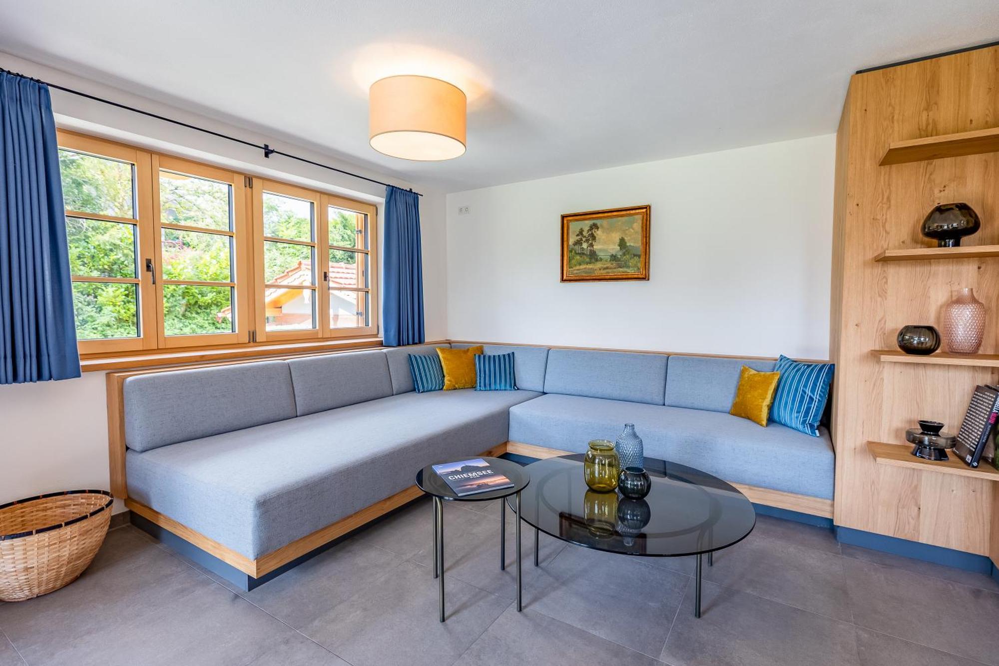 Graf Chiemo Suites - Direkt Am Chiemsee Mit Separatem Seezugang Chieming Exterior photo