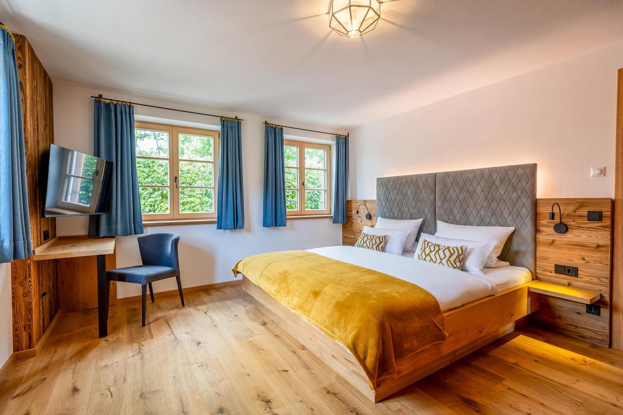 Graf Chiemo Suites - Direkt Am Chiemsee Mit Separatem Seezugang Chieming Exterior photo